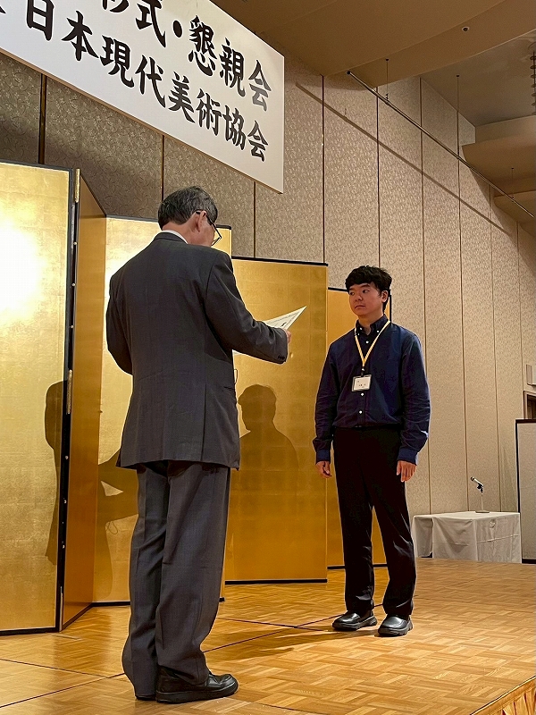 17 大阪市教育委員会教育長賞 近藤 光 宇宙の海を泳ぐ魚たち F50