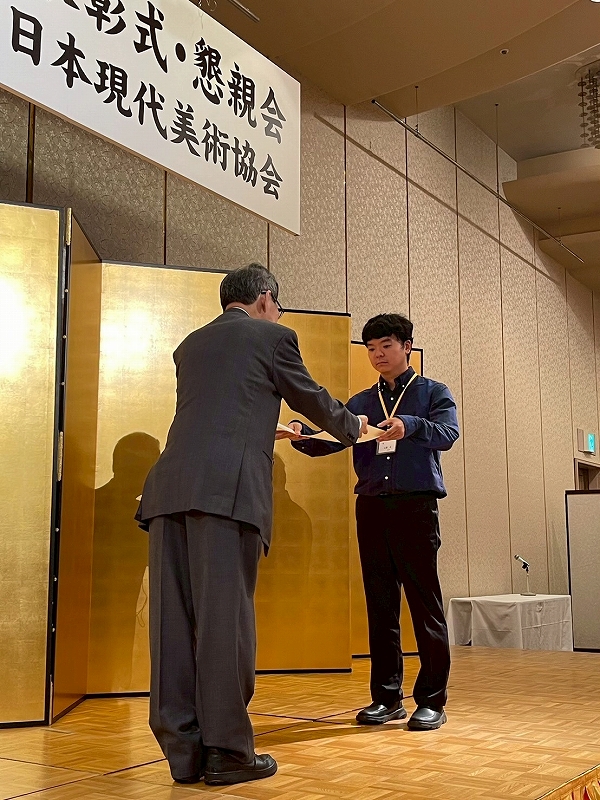 17 大阪市教育委員会教育長賞 近藤 光 宇宙の海を泳ぐ魚たち F50