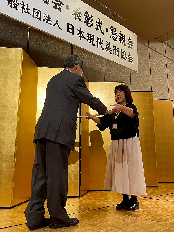 25 大阪画材賞 賴 久美子 あじさいの道 F50