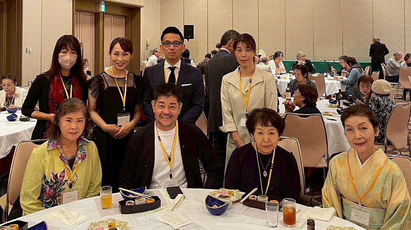総会(テーブル写真)