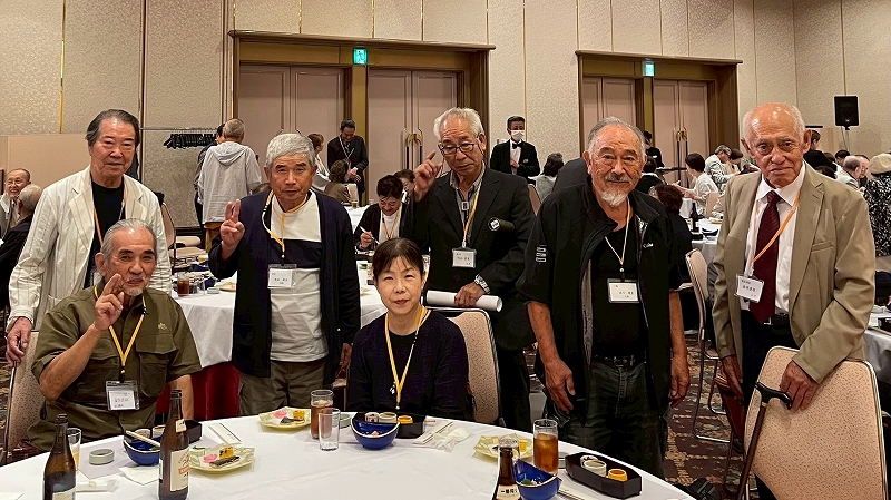 総会(テーブル写真)
