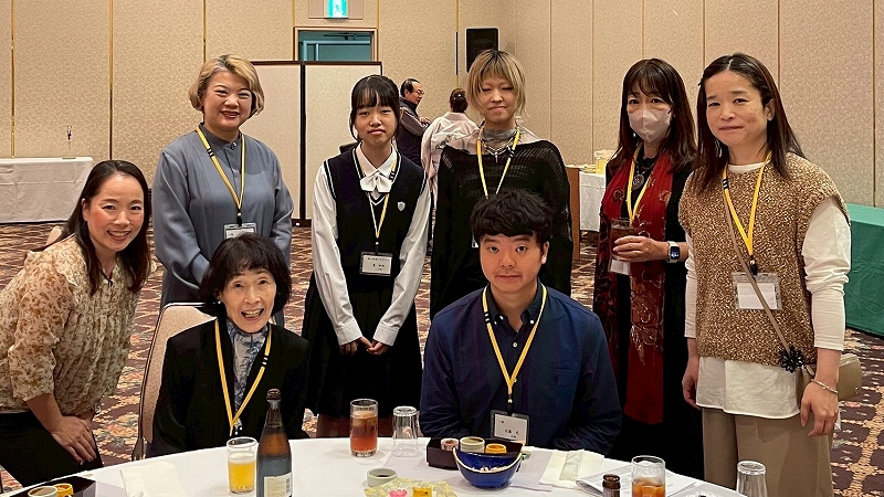 総会(テーブル写真)