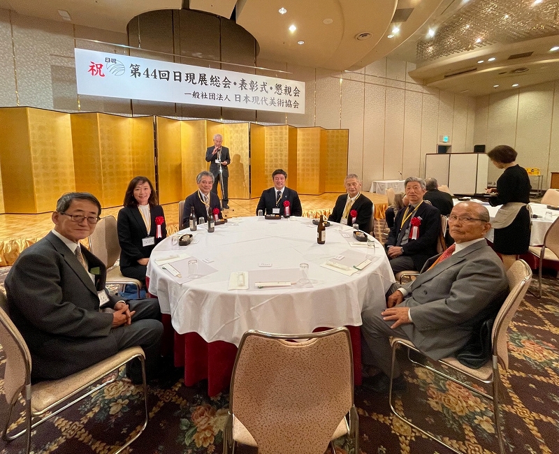 総会(テーブル写真)