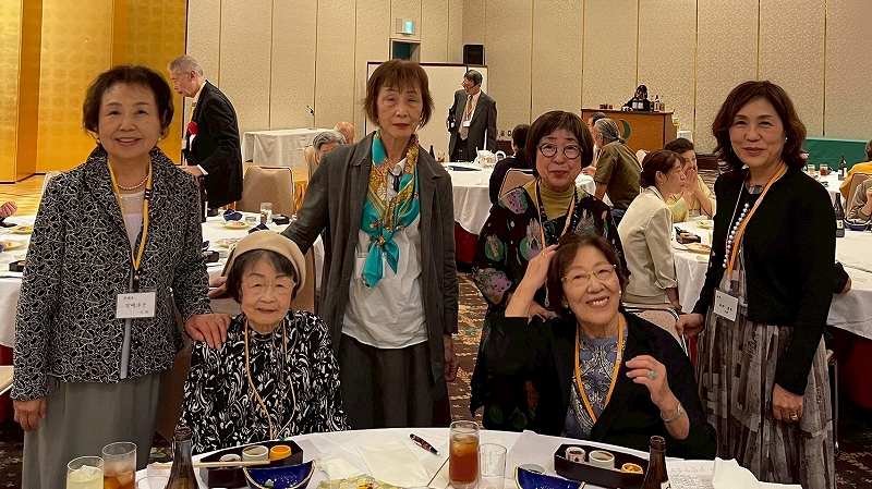 総会(テーブル写真)