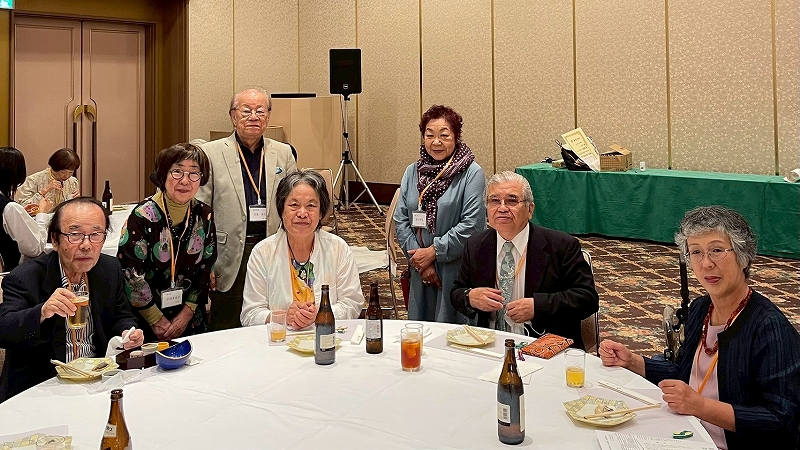 総会(テーブル写真)